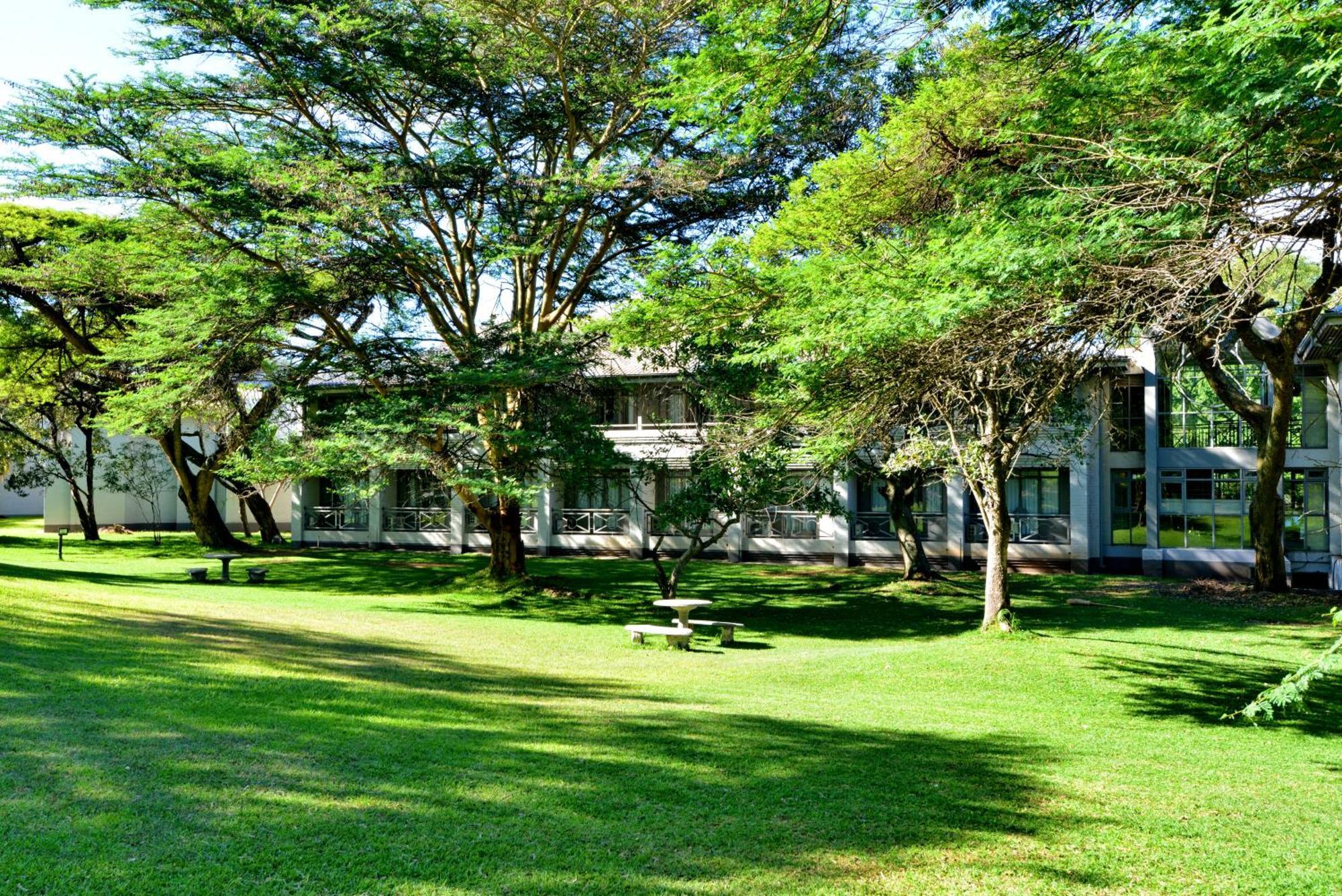 Cresta Lodge Harare Esterno foto
